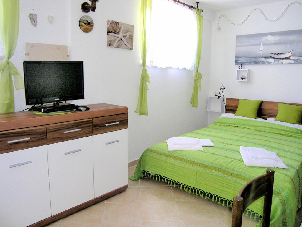 Studio Apartment Tamara Krk Town Habitación foto