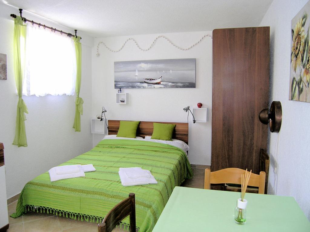 Studio Apartment Tamara Krk Town Habitación foto