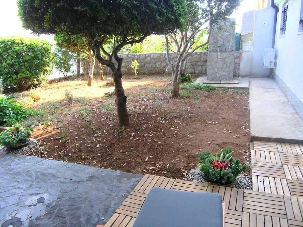 Studio Apartment Tamara Krk Town Exterior foto